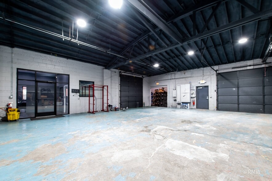 More Photos Of 80 W Lake St, Northlake Light Distribution For Sale