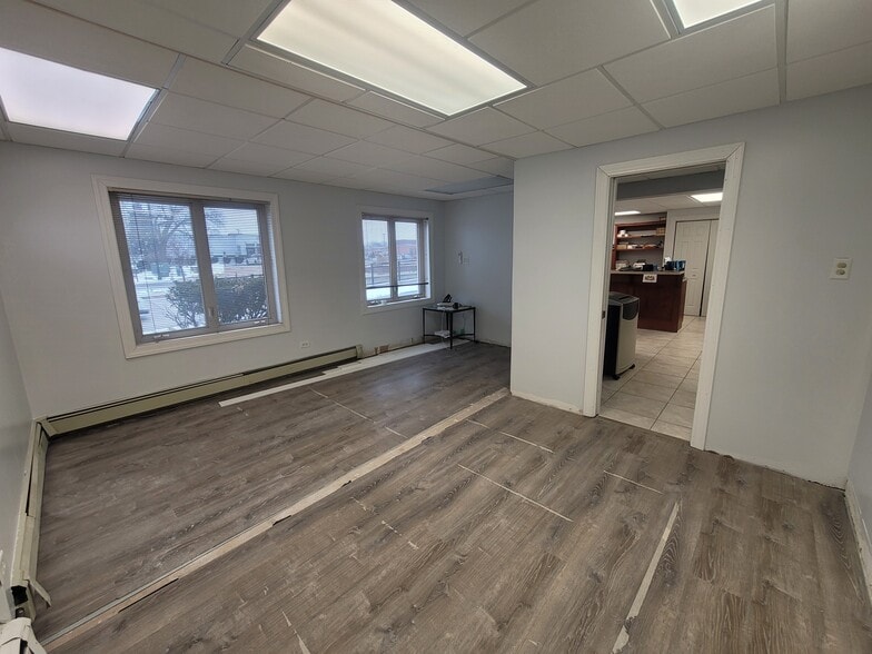 More Photos Of 14340 S La Grange Rd, Orland Park Office Residential For Sale