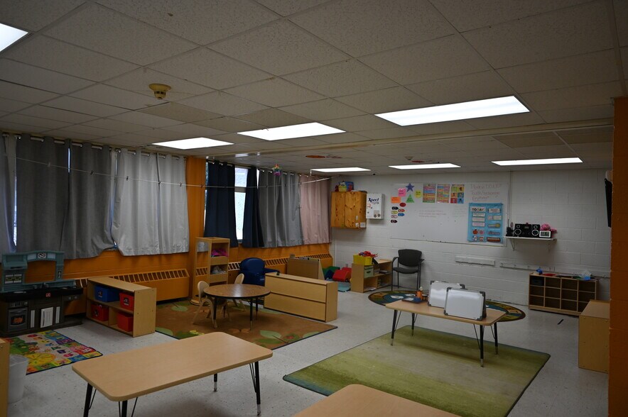 More Photos Of 1426 E Lincolnway, Cheyenne Sports And Entertainment For Sale