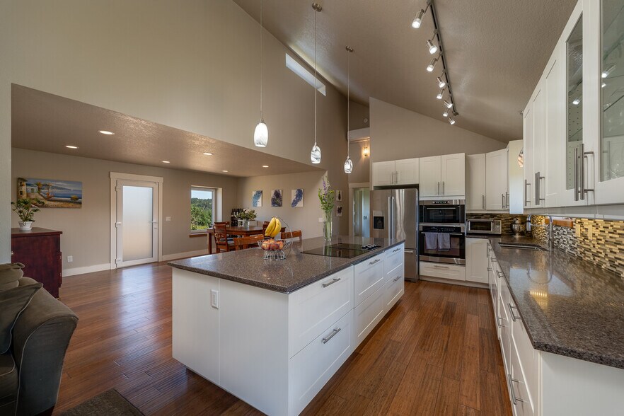 More Photos Of 12000 NW Old Wagon Rd, Carlton Winery Vineyard For Sale