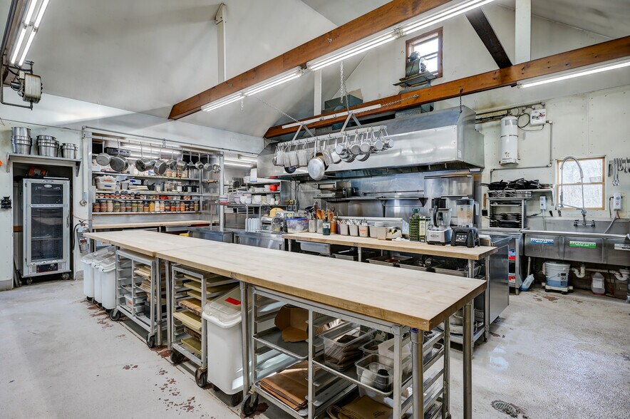 More Photos Of 193 Main St, Jackson Restaurant For Sale