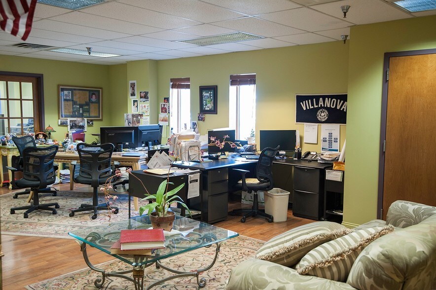 More Photos Of 400 Mack Dr, Croydon Flex For Lease