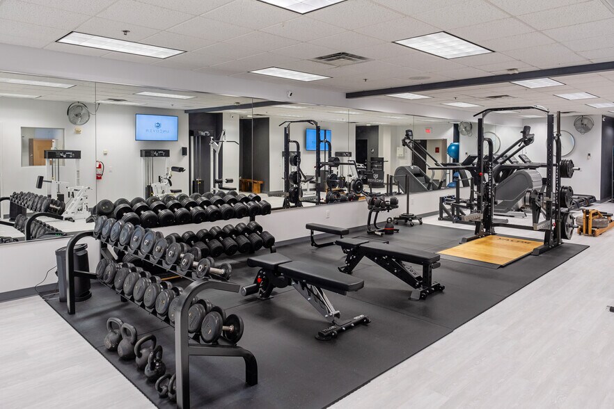 More Photos Of 6550 W Hillsborough Ave, Tampa Office For Lease