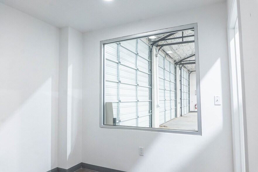 More Photos Of 122 Atando Ave, Charlotte Service For Lease
