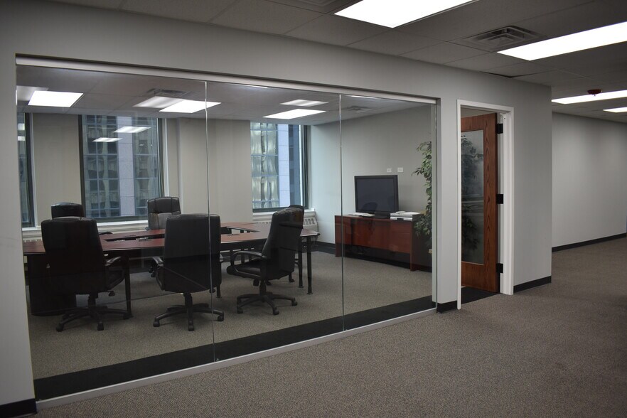 More Photos Of 105 W Madison St, Chicago Office Residential For Lease