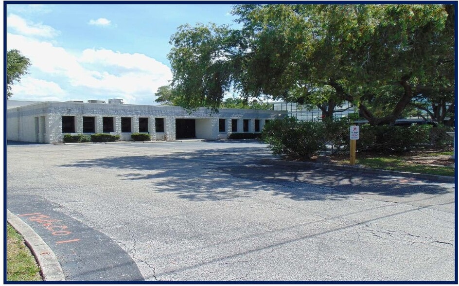 Primary Photo Of 4913 W Laurel St, Tampa Light Distribution For Sale