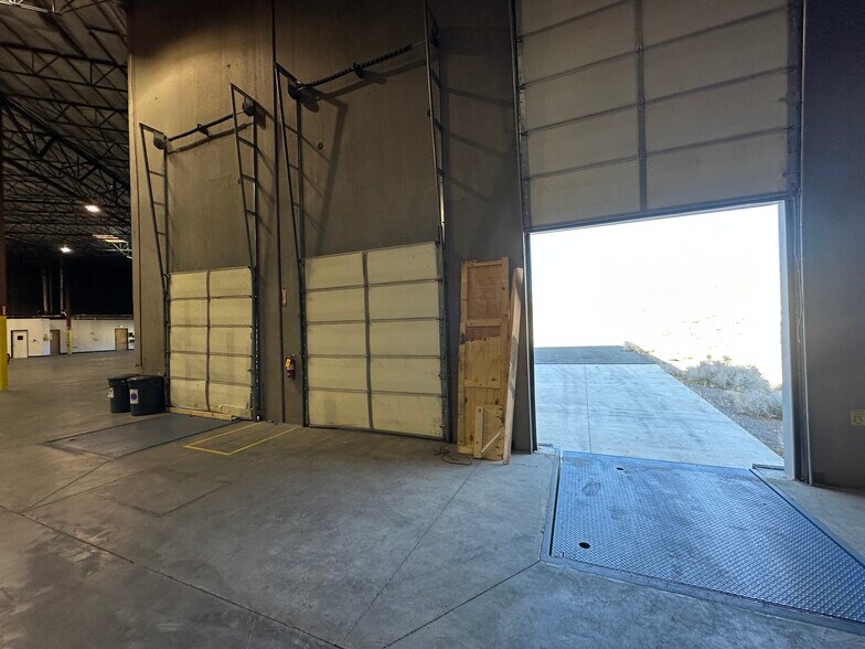 More Photos Of 1215 Alexandria Ct, Mccarran Distribution For Lease