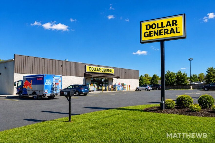 Primary Photo Of 723 S Main St, Columbus Grove General Retail For Sale