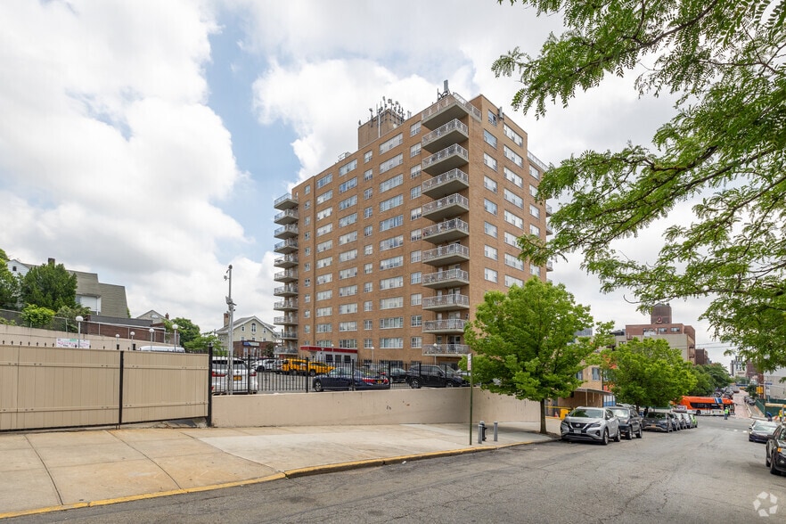 More Photos Of 87-50 167th St, Jamaica Apartments For Lease