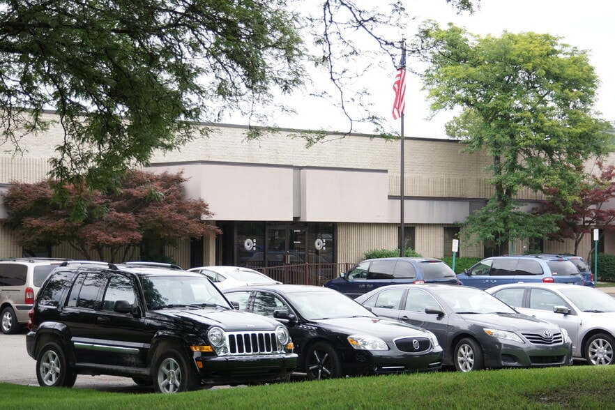 More Photos Of 33510 Schoolcraft Rd, Livonia Office For Lease