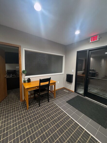 More Photos Of 444 N 12th Ave N, South Saint Paul Office For Sale