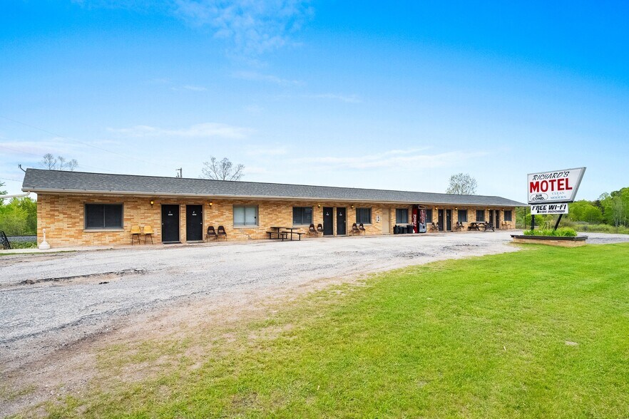 More Photos Of W11466 US Hwy 8, Dunbar Restaurant For Sale