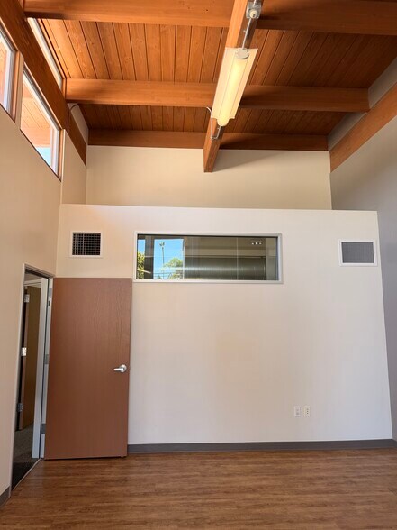 More Photos Of 110 W Escalones, San Clemente Loft Creative Space For Lease