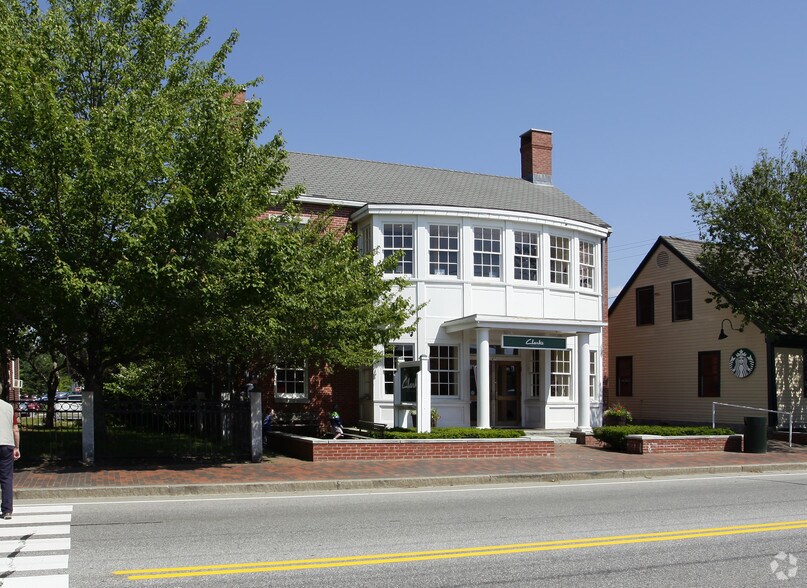 More Photos Of 47 Main St, Freeport Freestanding For Lease