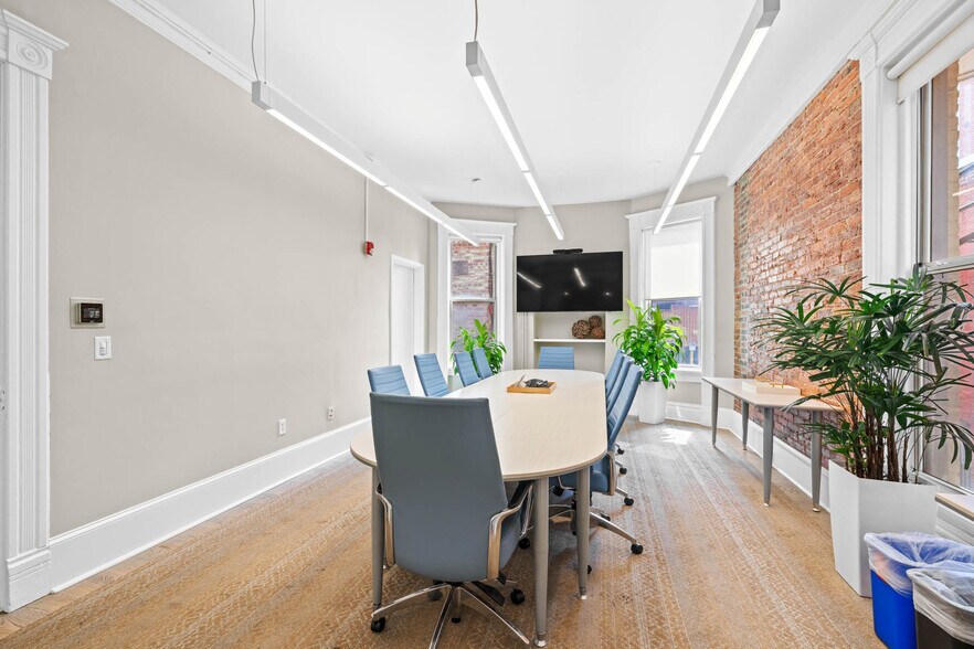 More Photos Of 2008 Hillyer Pl NW, Washington Office Residential For Sale