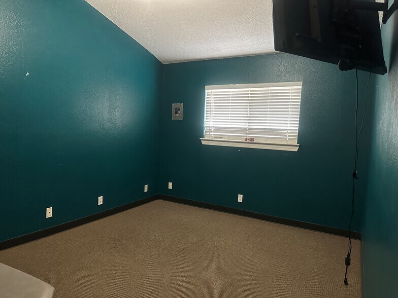 More Photos Of 102 Old Bowman Rd, Round Rock Office For Lease