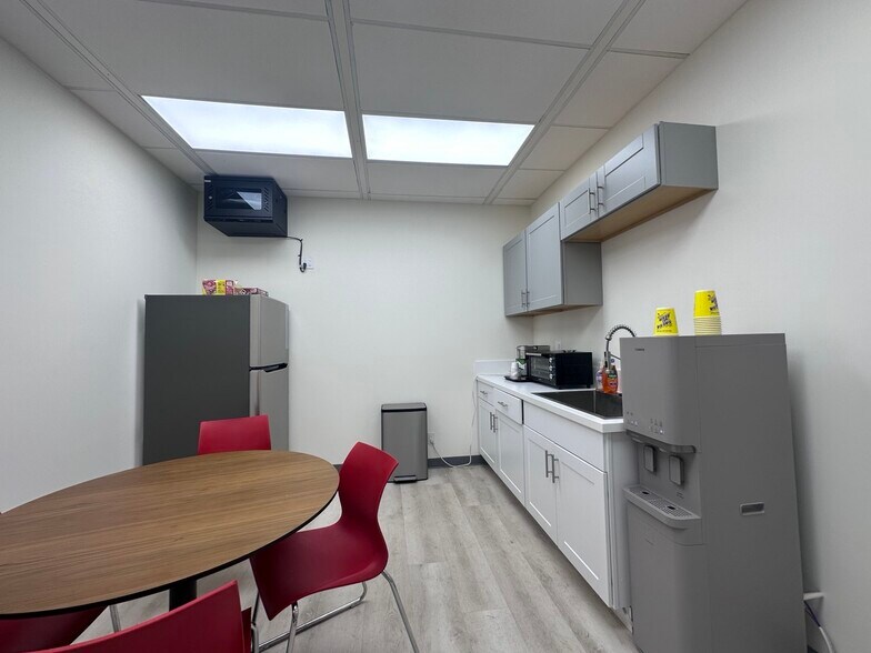 More Photos Of 2975 Wilshire Blvd, Los Angeles Office For Sale