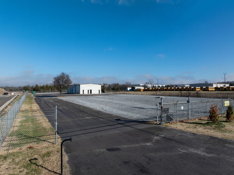 More Photos Of 333 Maddox-simpson Pky, Lebanon Warehouse For Lease