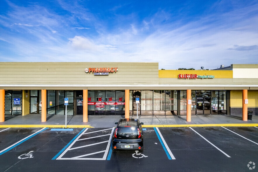 More Photos Of 1700-1820 N Main St, Kissimmee Unknown For Lease