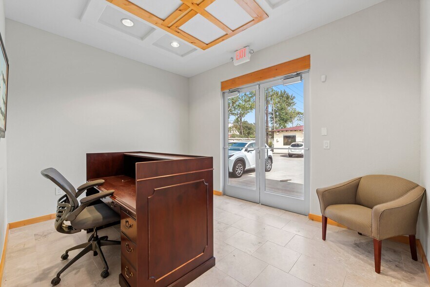 More Photos Of 25329 Budde Rd, The Woodlands Unknown For Lease