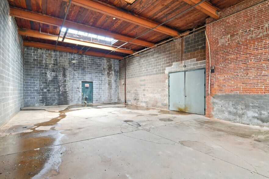 More Photos Of 420 Race St, Holyoke Warehouse For Lease