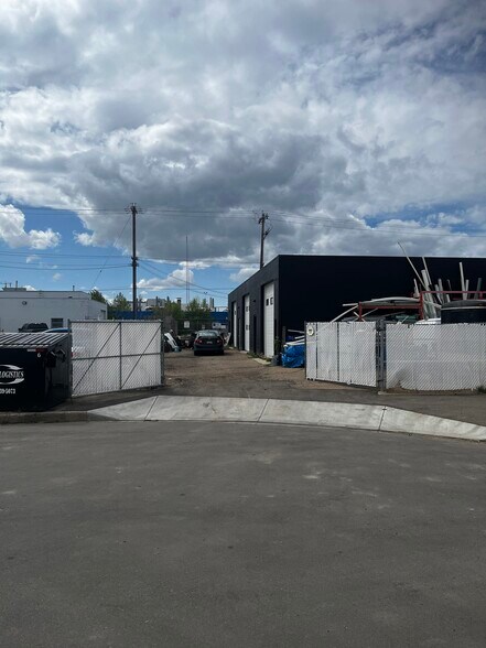 More Photos Of 8023 Argyll Rd NW, Edmonton Showroom For Lease