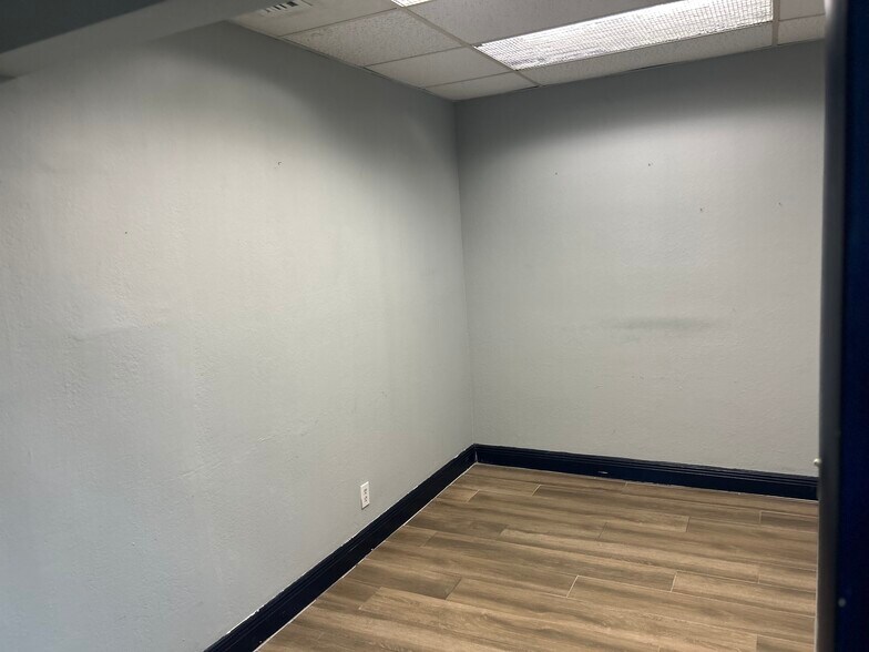 More Photos Of 4121-4141 NW 5th St, Plantation Medical For Sale