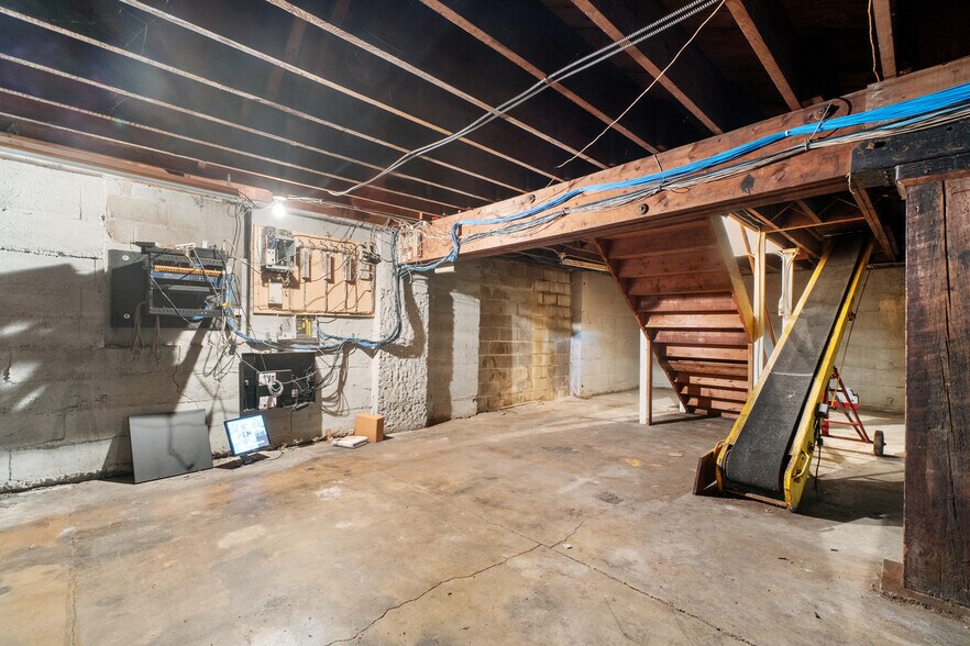 More Photos Of 132 W Pearl St, Jackson Storefront For Sale