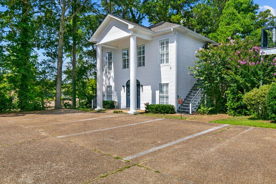 More Photos Of 407 Orchard Park, Ridgeland Office Residential For Sale