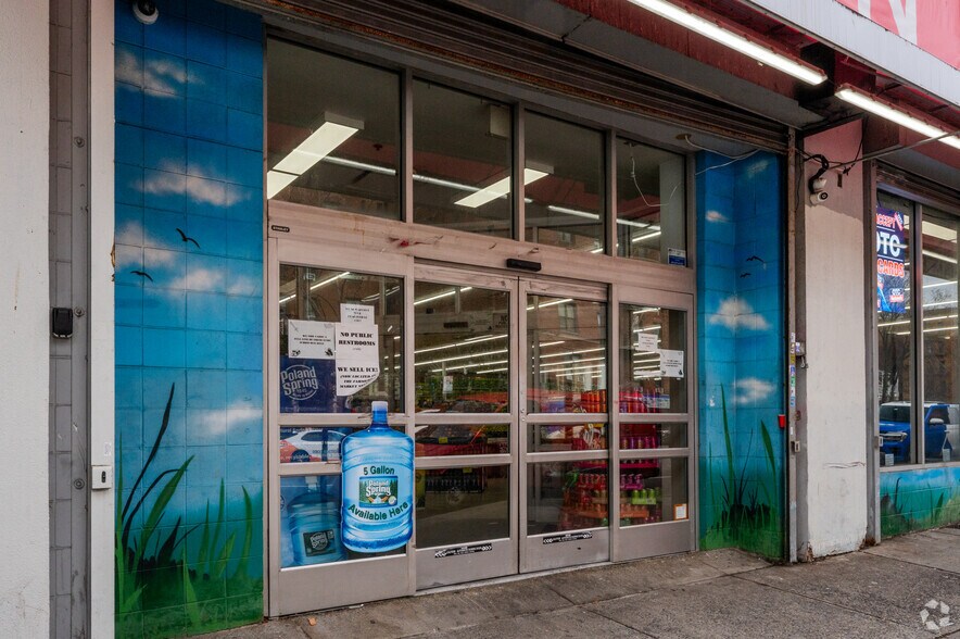 More Photos Of 4910 Broadway, New York Drugstore For Lease