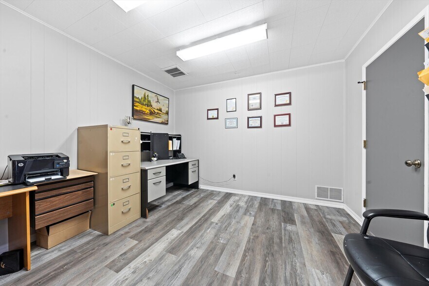 More Photos Of 11 S Cascade St, Kennewick Office For Sale