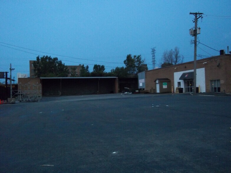 More Photos Of 430 N Damen Ave, Chicago Distribution For Lease