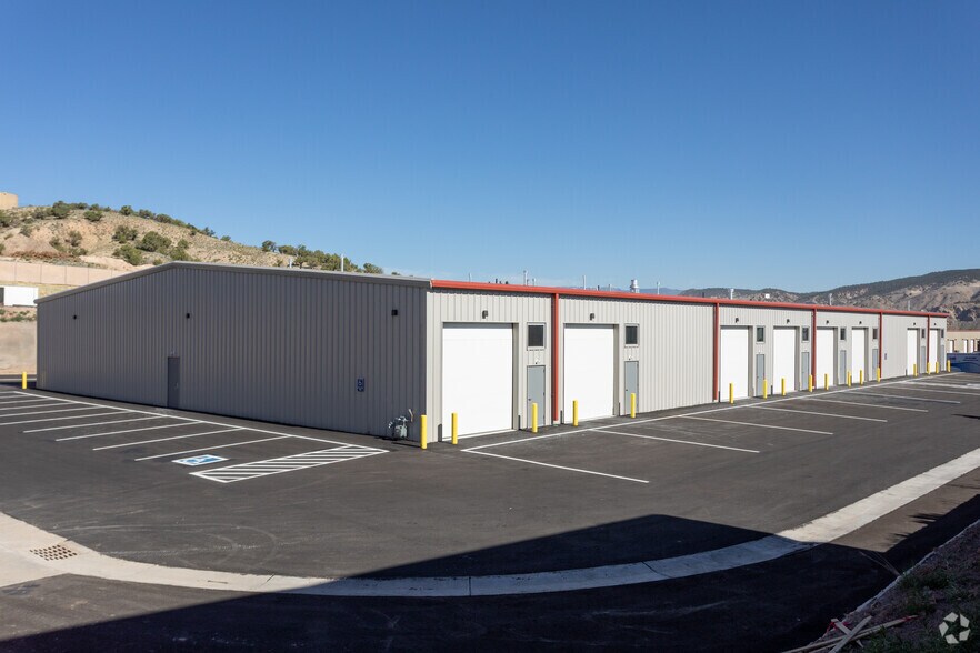 More Photos Of 707 Plane St, Gypsum Warehouse For Lease