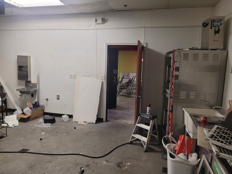 More Photos Of 953 E Sahara Ave, Las Vegas Storefront For Sale