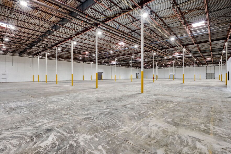 More Photos Of 2205-2215 E Pioneer Dr, Irving Manufacturing For Lease