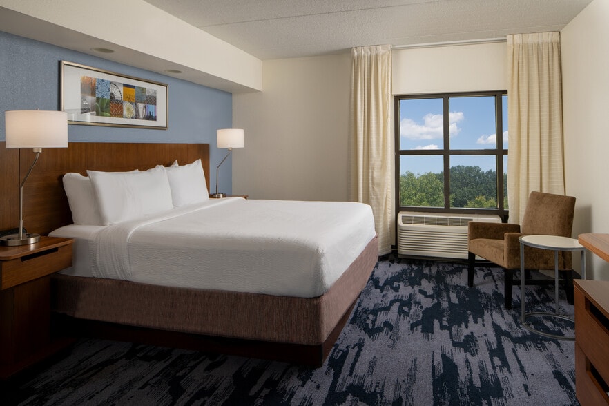 More Photos Of 2020 Sullivan Rd, Atlanta Hotel For Sale