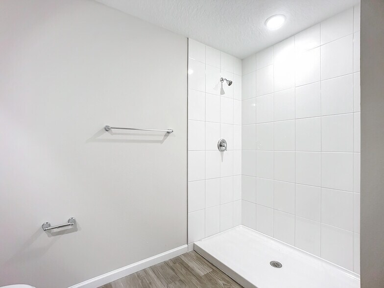 More Photos Of 6421 Breezy Oaks Way, Jacksonville Apartments For Sale