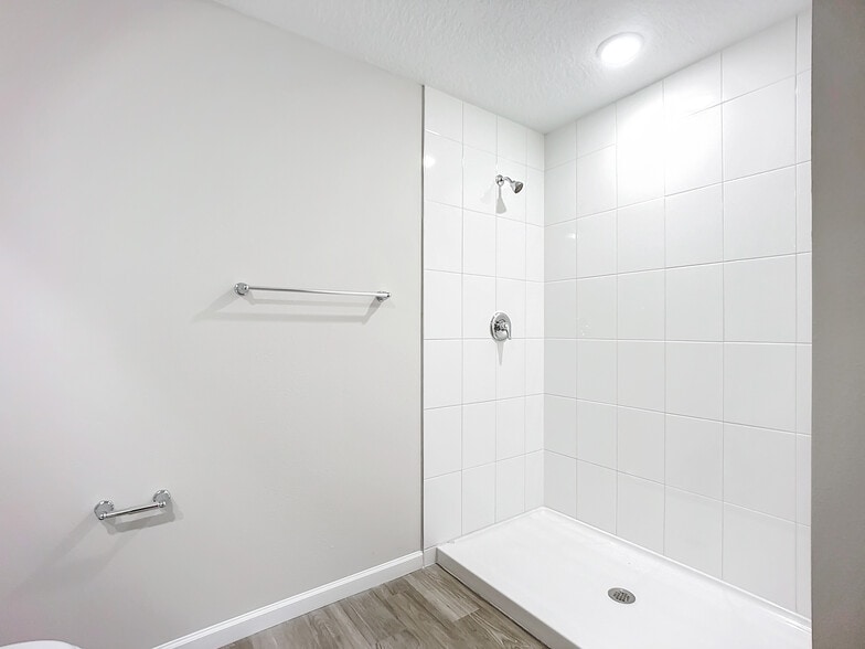 More Photos Of 6421 Breezy Oaks Way, Jacksonville Apartments For Sale