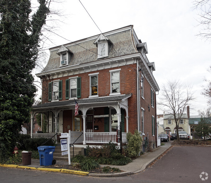 Primary Photo Of 43 E Oakland Ave, Doylestown Medical For Sale