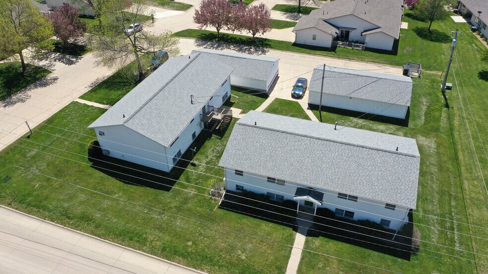 More Photos Of 414 7th St SE, Oelwein Apartments For Sale