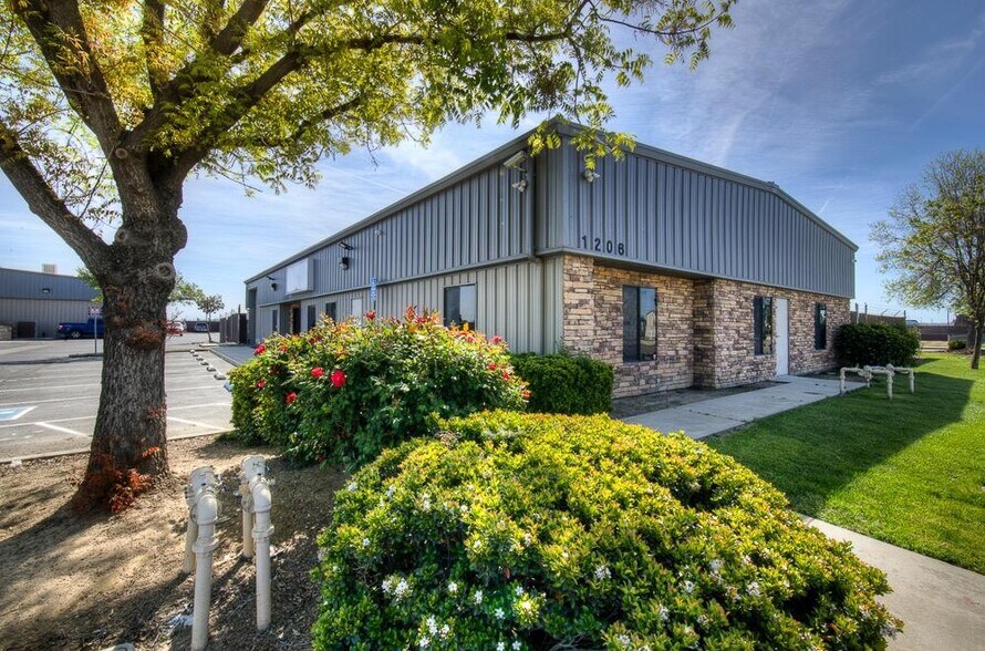 More Photos Of 1206 S O St, Tulare Office For Sale