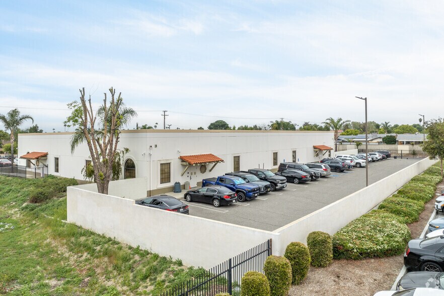 More Photos Of 3095 W Devonshire Ave, Hemet Office For Sale