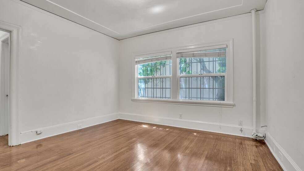 More Photos Of 1000 E 33rd St, Oakland Apartments For Sale