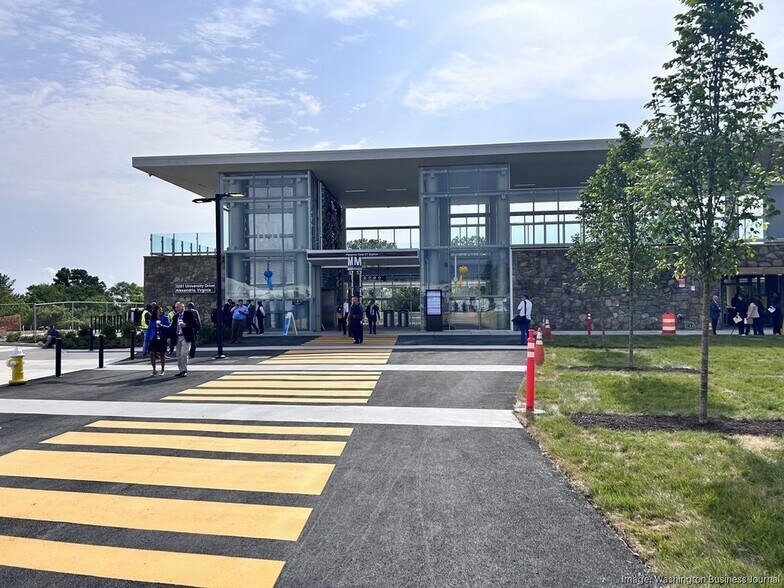 More Photos Of 3000 Potomac Ave, Alexandria Office For Lease