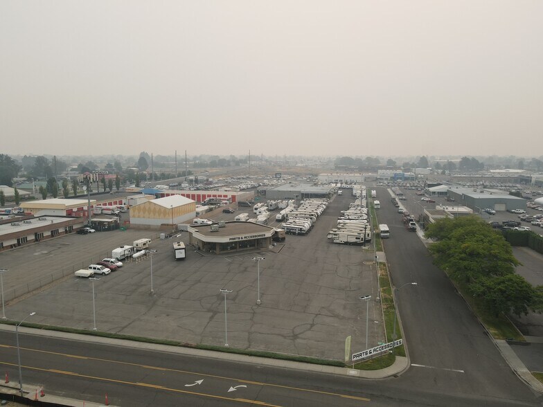 More Photos Of 3203 W Marie St, Pasco Auto Dealership For Sale