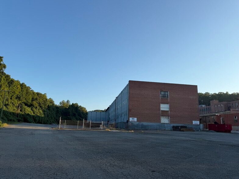 More Photos Of 315 E Main St, Elkin Industrial For Sale