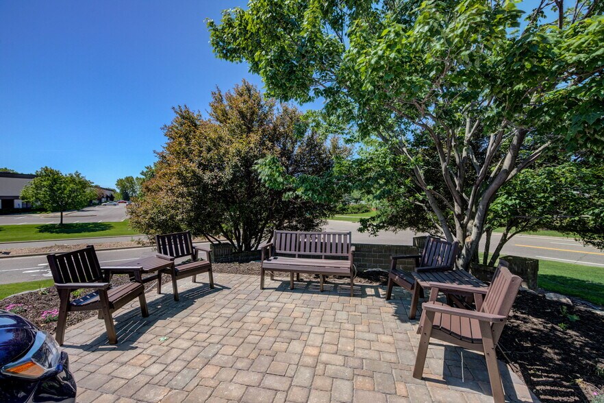 More Photos Of 7002-7018 N 6th St, Oakdale Light Manufacturing For Lease