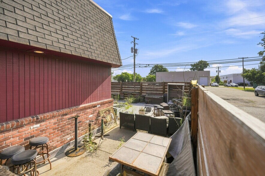 More Photos Of 1090 Rochester Rd, Troy Restaurant For Sale