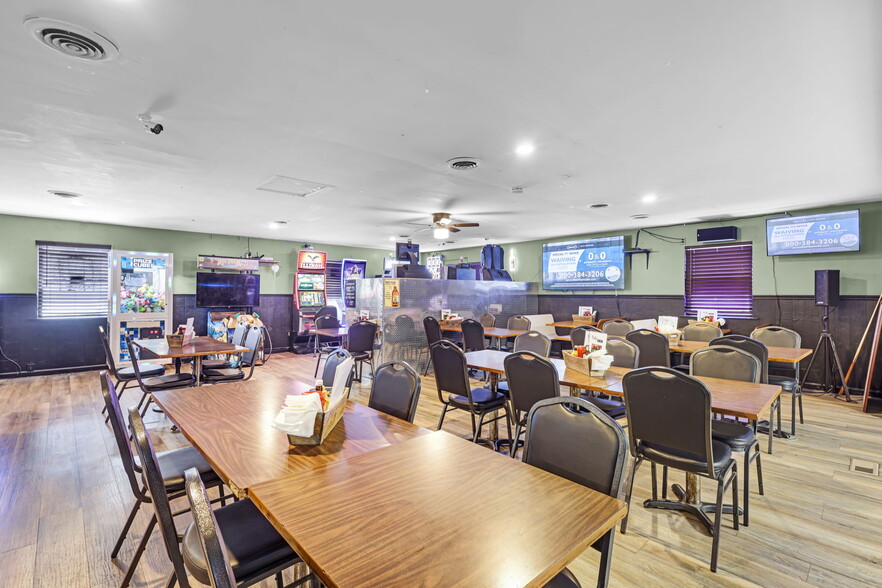 More Photos Of 519 N Main St, Caseyville General Retail For Sale