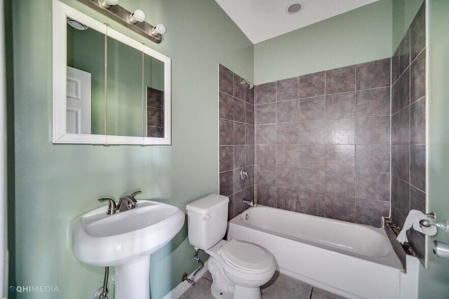 More Photos Of 6153 S Vernon Ave, Chicago Apartments For Sale